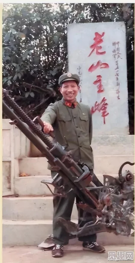 震惊！穿越火线关小雨拔萝卜竟引发全网热议，网友狂欢背后隐藏的真相让人咋舌！