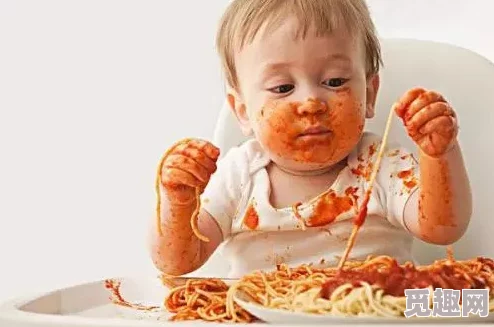 一小孩给姐姐吃萝卜，2024年健康饮食新趋势引发家庭关注与讨论