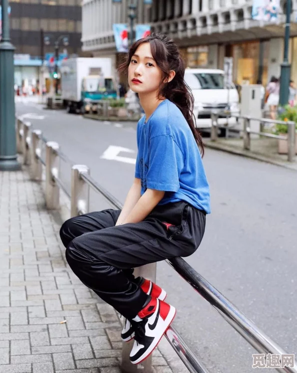 清纯唯美亚洲综合一区：最新动态展示了多位新晋模特的精彩作品，展现出青春活力与自然之美