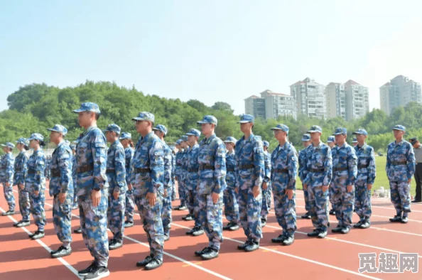 军训期间与教官之间的禁忌之恋：激情碰撞的秘密故事