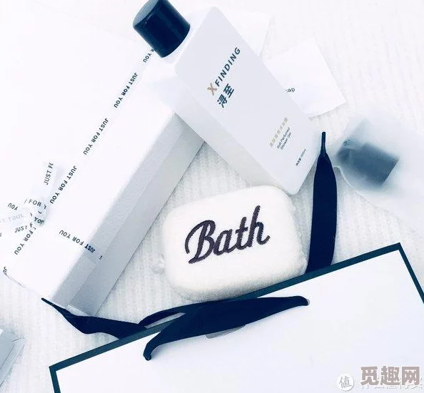 撒野润滑剂飞丞浴室长图网友认为产品效果显著，使用后体验良好，但也有部分人对成分表示担忧，希望厂家能提供更多信息