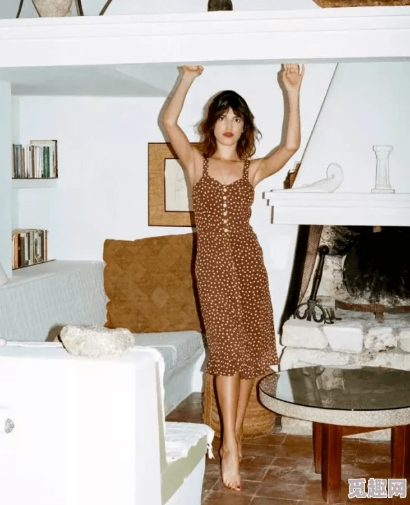 厨房掀起裙子从后面进去文字为何充满诱惑力让人欲罢不能